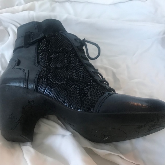 Cloud booties with comfortable soft leather - Picture 2 of 6